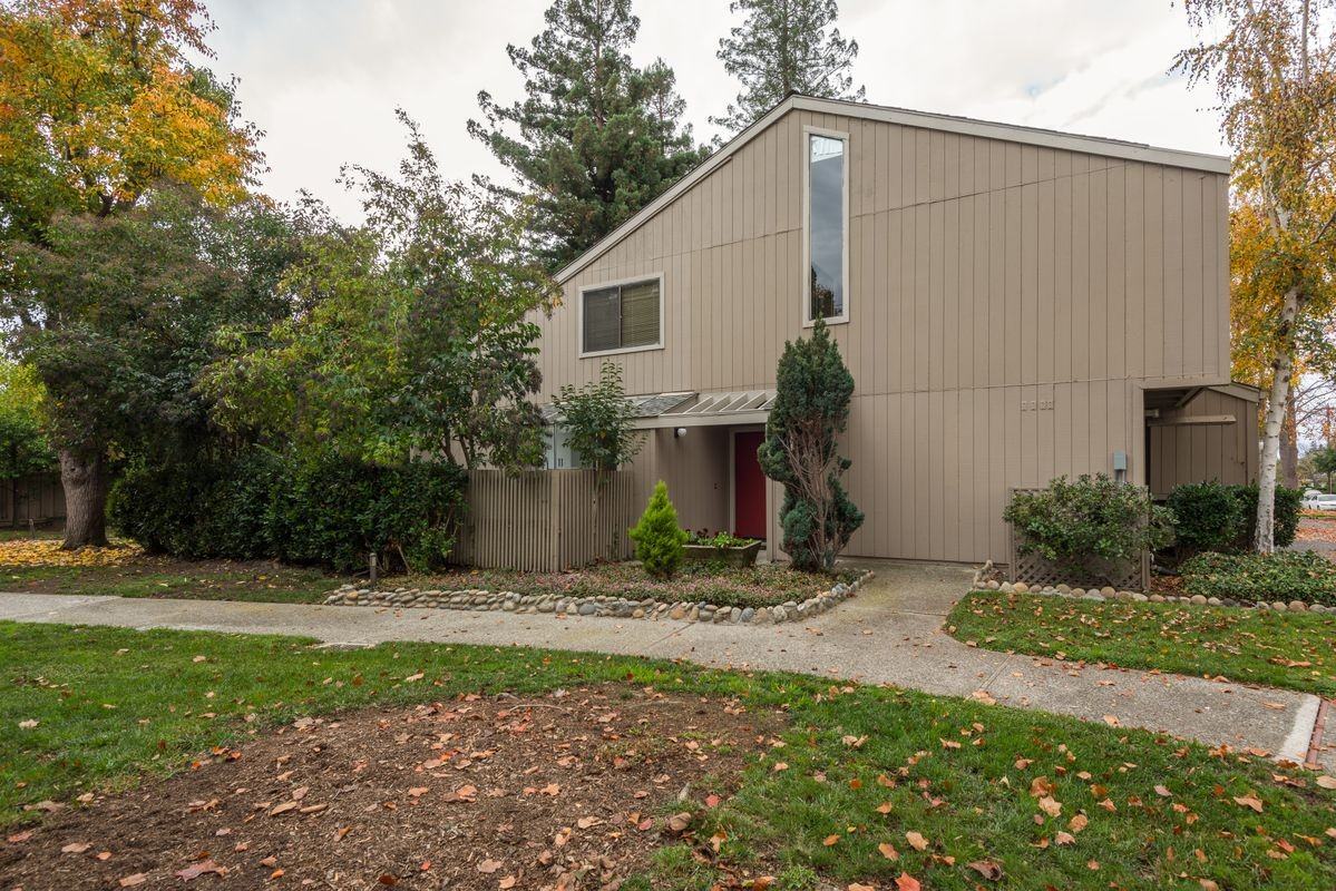 207 Sherland Ave - Photo 2 of 18