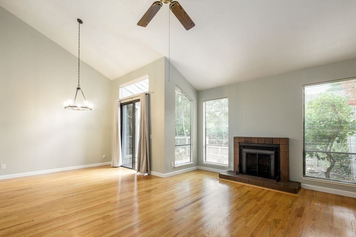 207 Sherland Ave - Photo 3 of 18