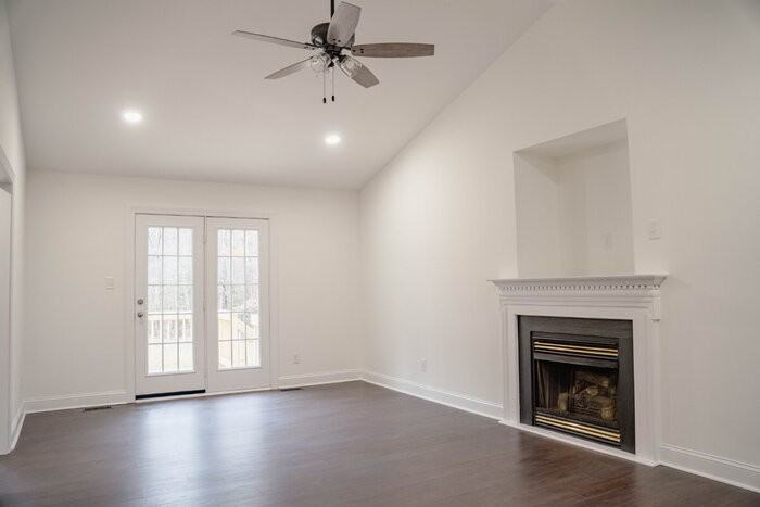 4295 Holly Grove Dr - Photo 3 of 10