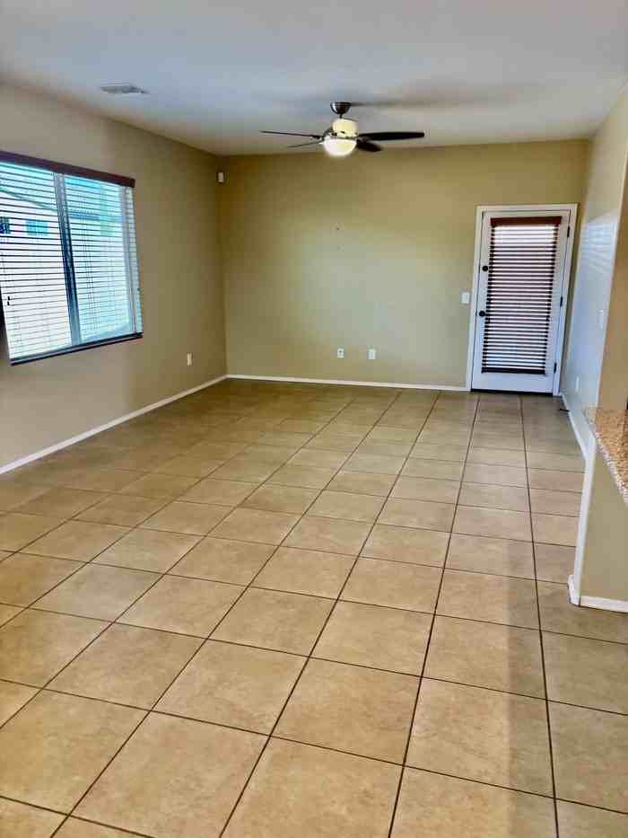 1147 E Empire Canyon Ln - Photo 3 of 15