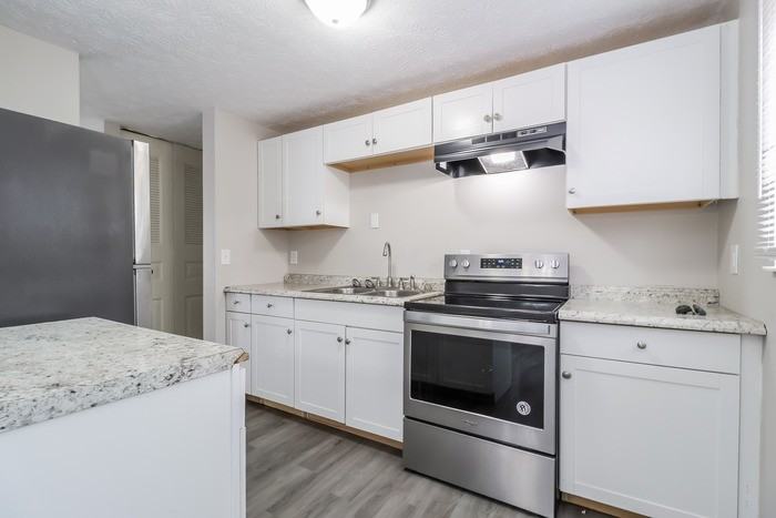 212 Westbrook Dr - Photo 3 of 13