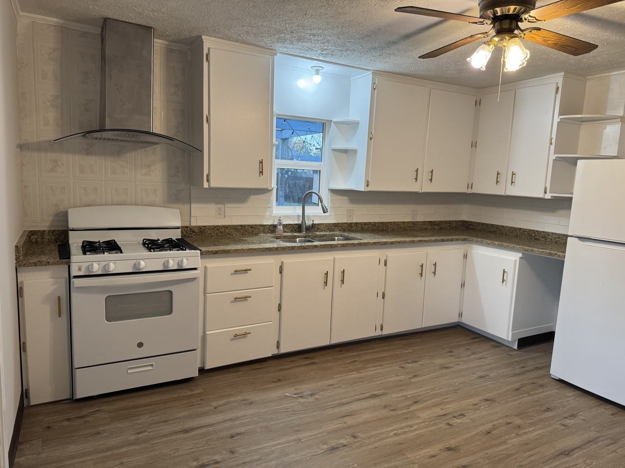 1210 Webb St #NA - Photo 3 of 9