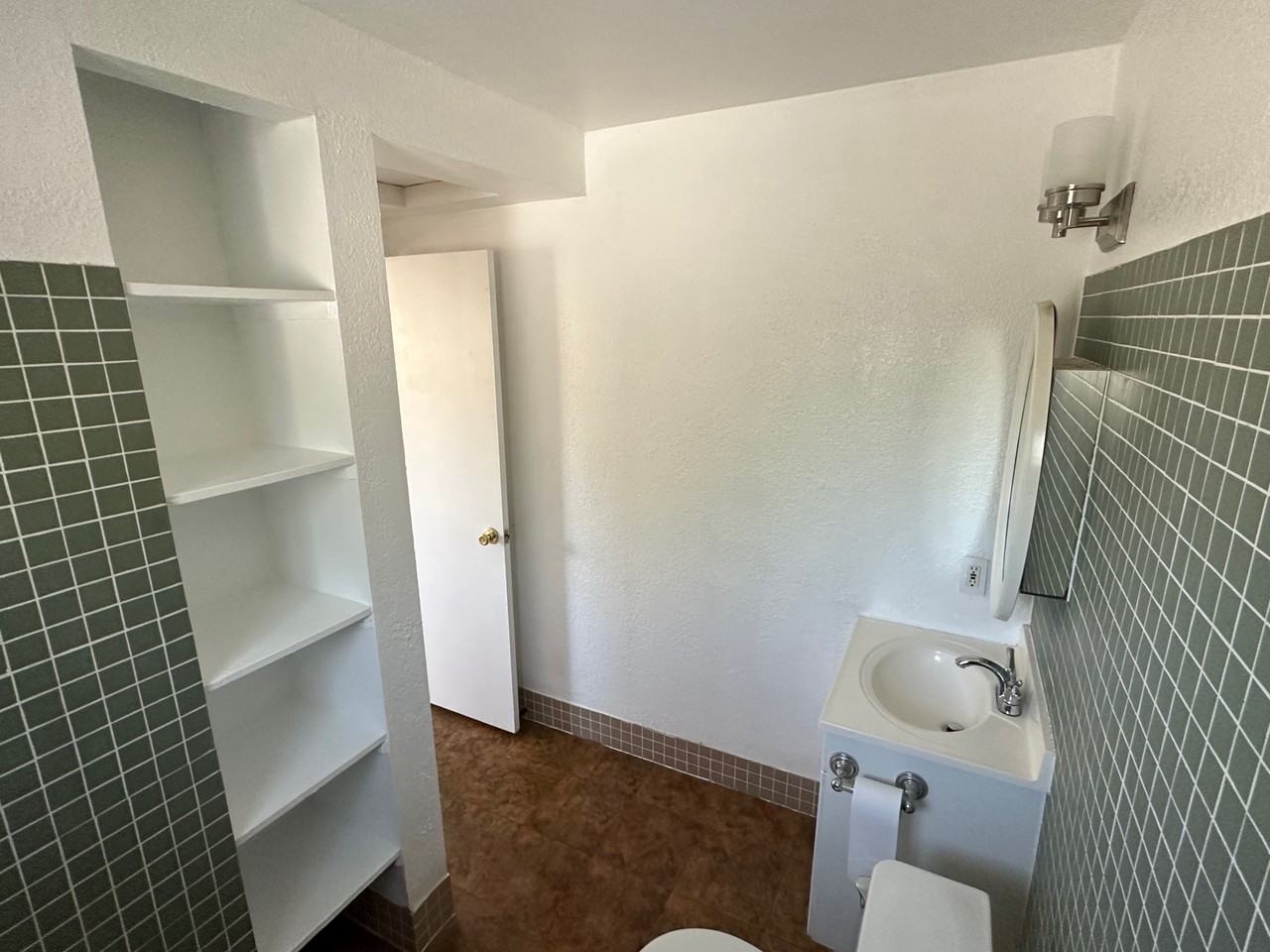 714a Pleasant Street #NA - Photo 5 of 9