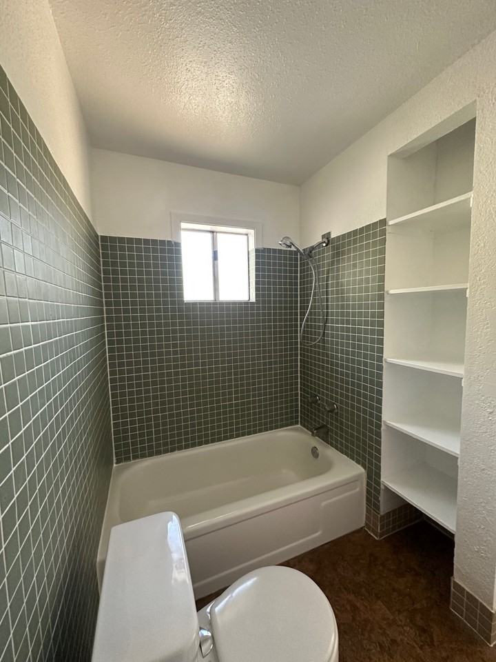 714a Pleasant Street #NA - Photo 7 of 9