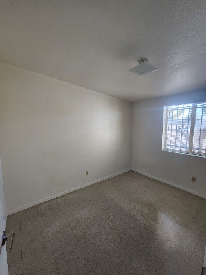 840 W Iowa St - Photo 5 of 10