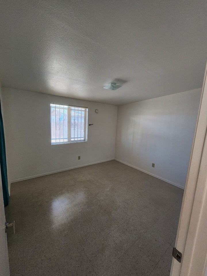 840 W Iowa St - Photo 7 of 10