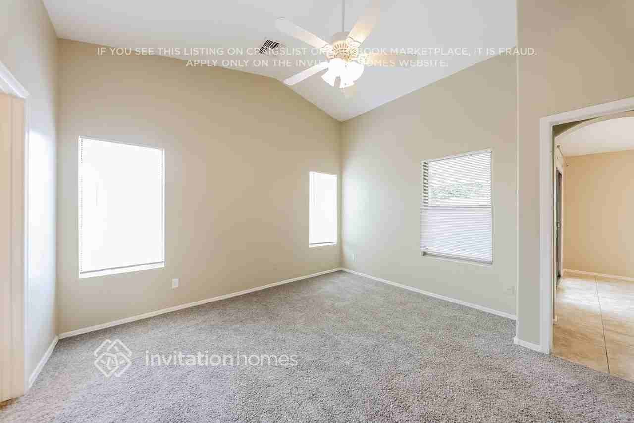 11825 W Maui Ln - Photo 7 of 16