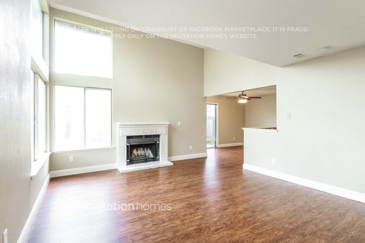 256 Brazil Ct - Photo 2 of 16