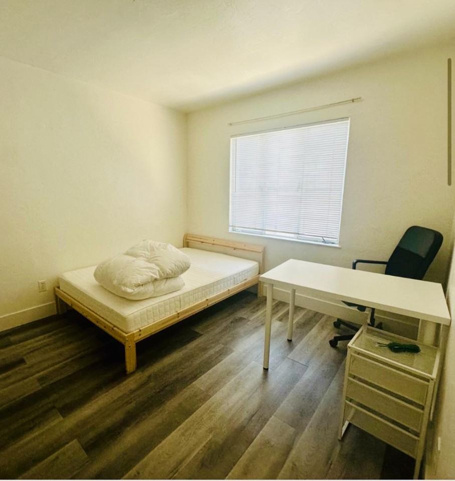 1708 Euclid - Photo 7 of 10