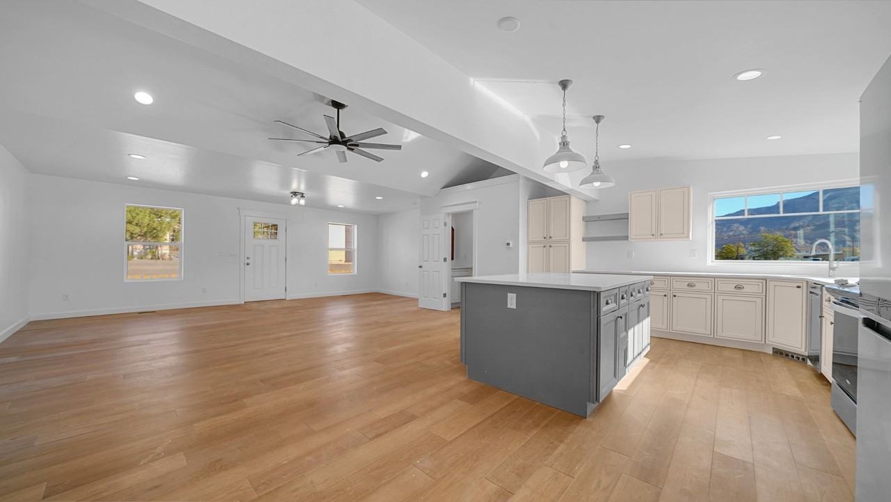 133 E 1st St - Photo 3 of 10