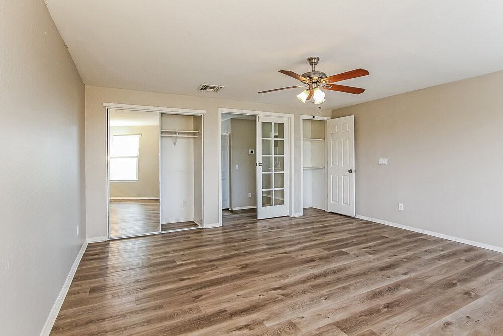 48 S 226th Ln - Photo 5 of 17