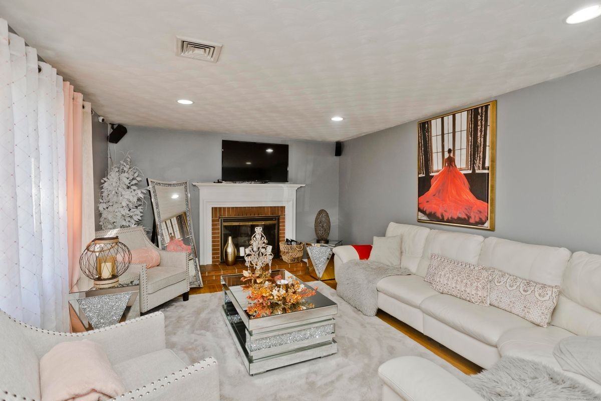 304 Orchard Ave - Photo 3 of 25