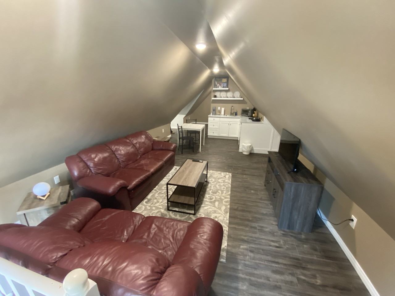 318 Main St - Photo 2 of 10