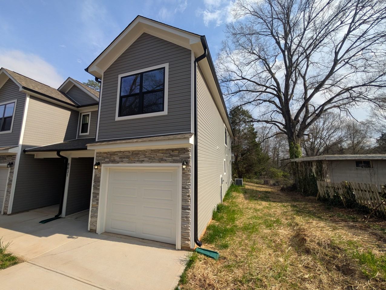 8031 Pleasant Grove Rd - Photo 4 of 33