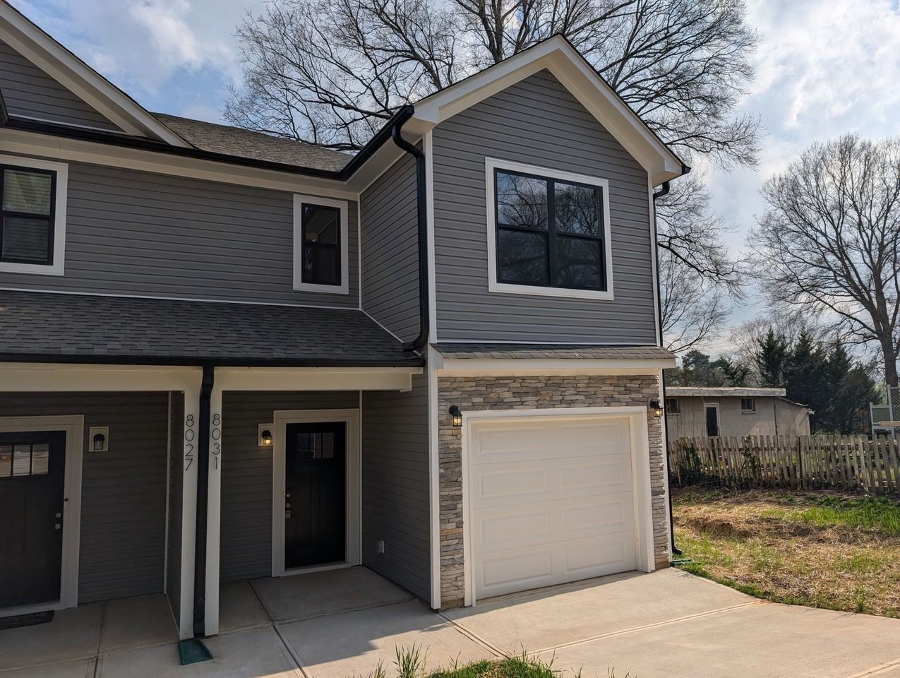 8031 Pleasant Grove Rd - Photo 5 of 33