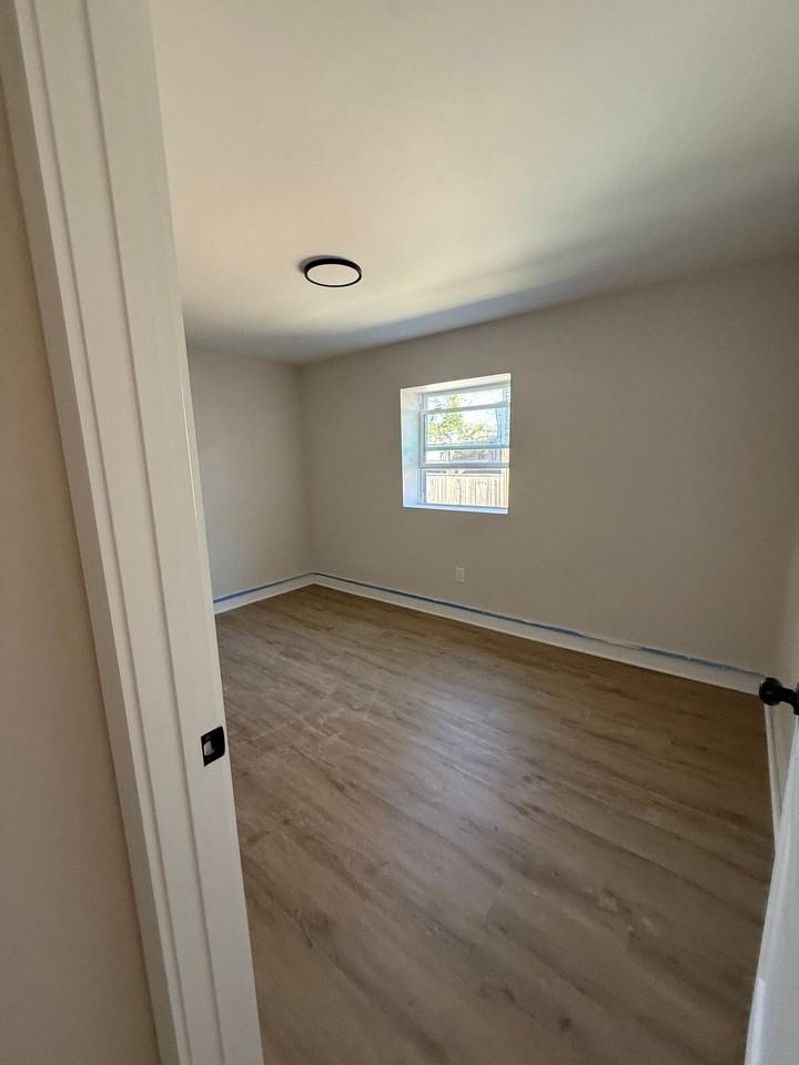 396 Linden Ave NE - Photo 5 of 16