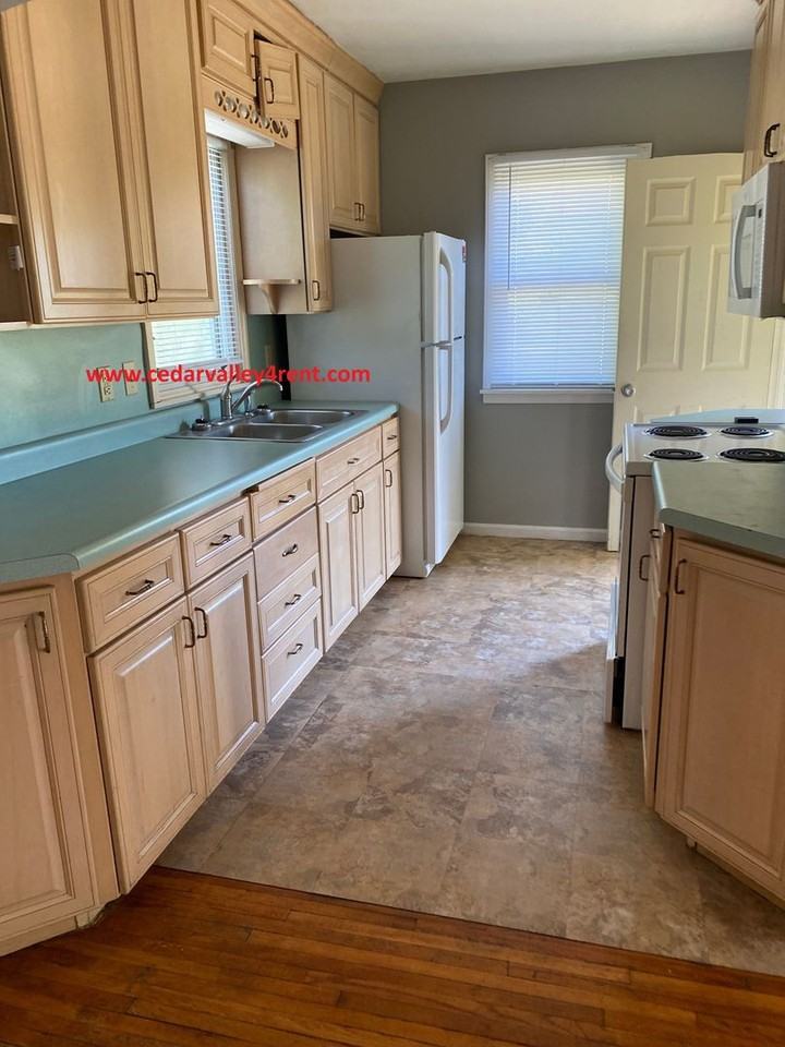 642 Sherman Ave - Photo 2 of 10