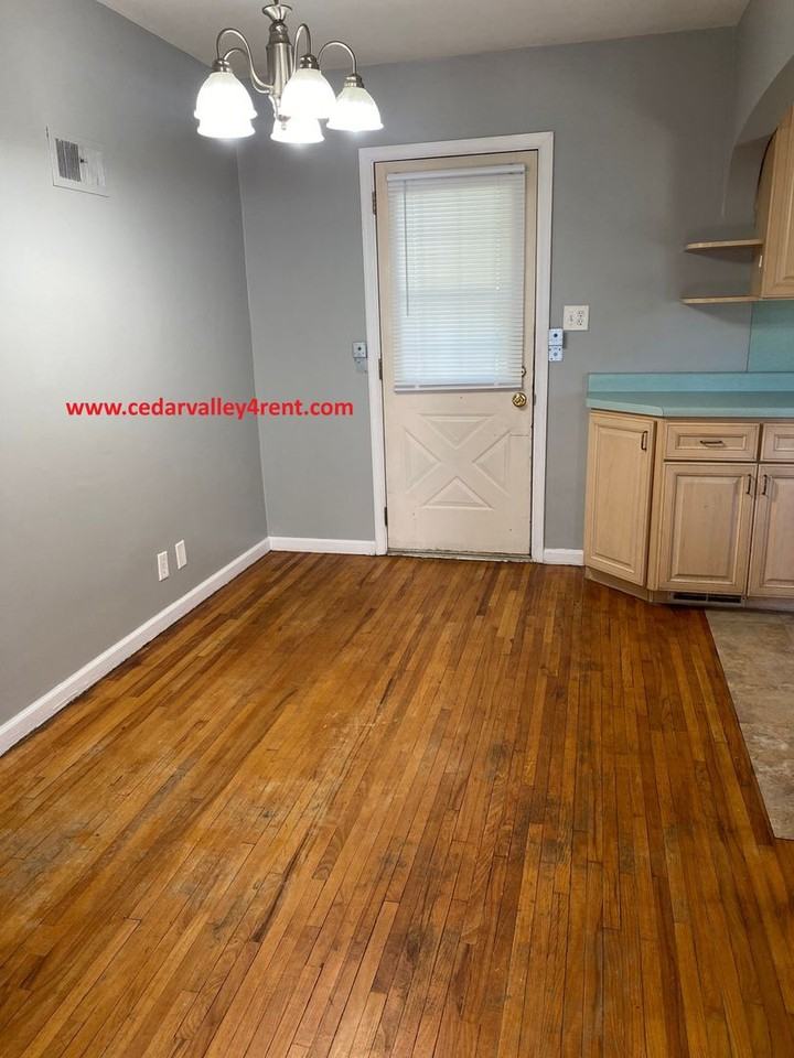 642 Sherman Ave - Photo 3 of 10