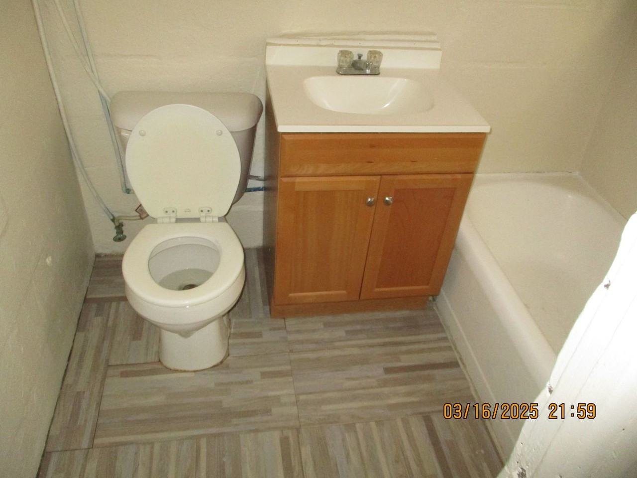 520 Jefferies Ave Apt B - Photo 6 of 12