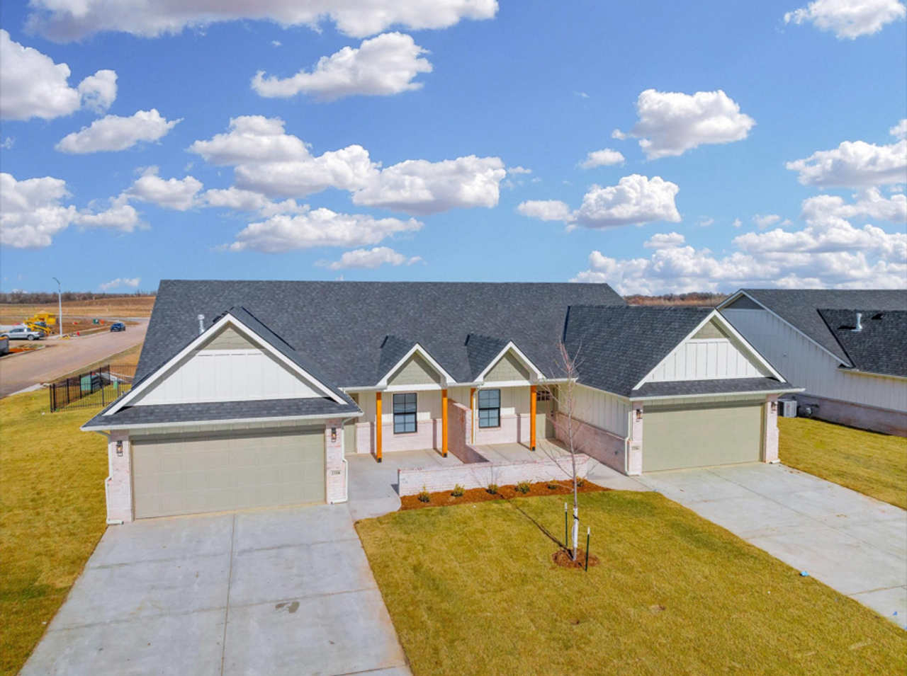 2307 S Spring Hill Ct - Photo 3 of 30