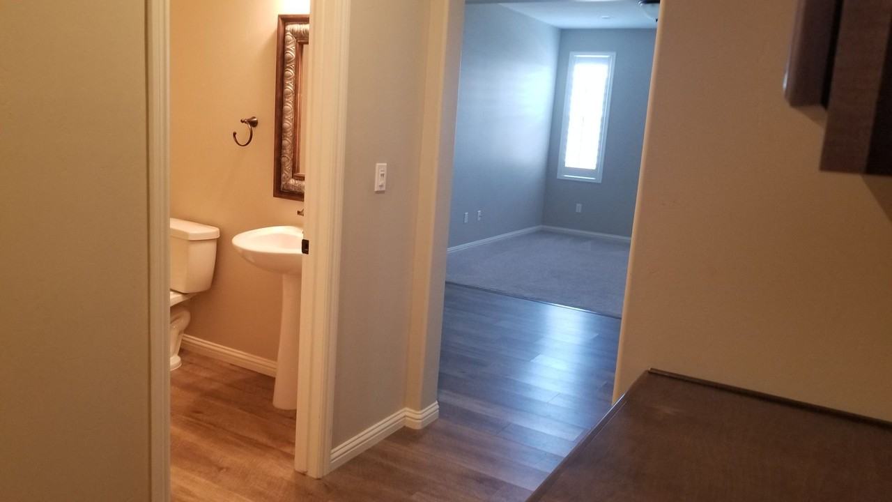 13810 Elbury Ave - Photo 4 of 15