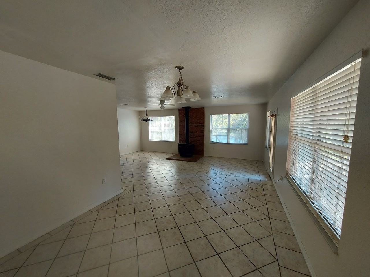 16840 Se 52nd Pl - Photo 2 of 13