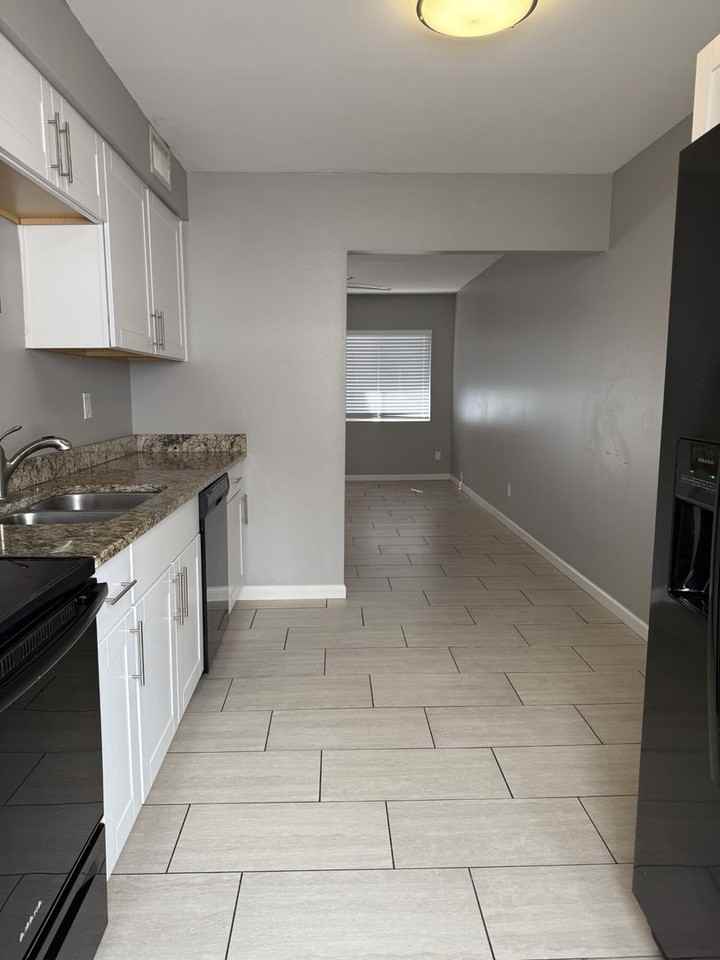 4110 N 22nd St #2 - Photo 5 of 9