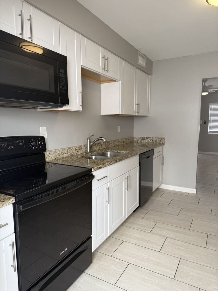 4110 N 22nd St #2 - Photo 6 of 9