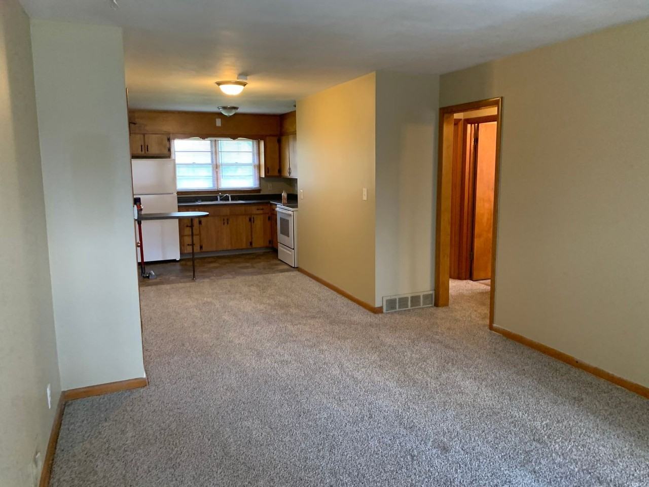 305 W Linden Ave - Photo 2 of 16