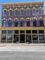 featured image of 236 N 6th St