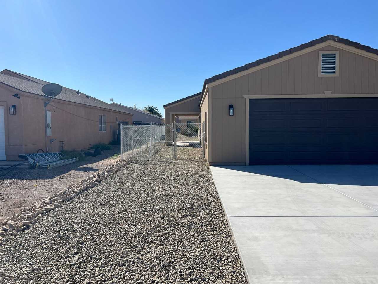 9789 S Phoenix Dr - Photo 3 of 44