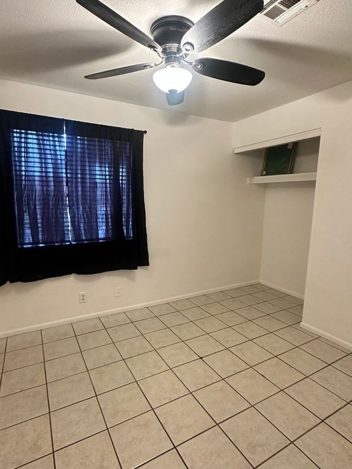 4866 W 19th St - Photo 3 of 10