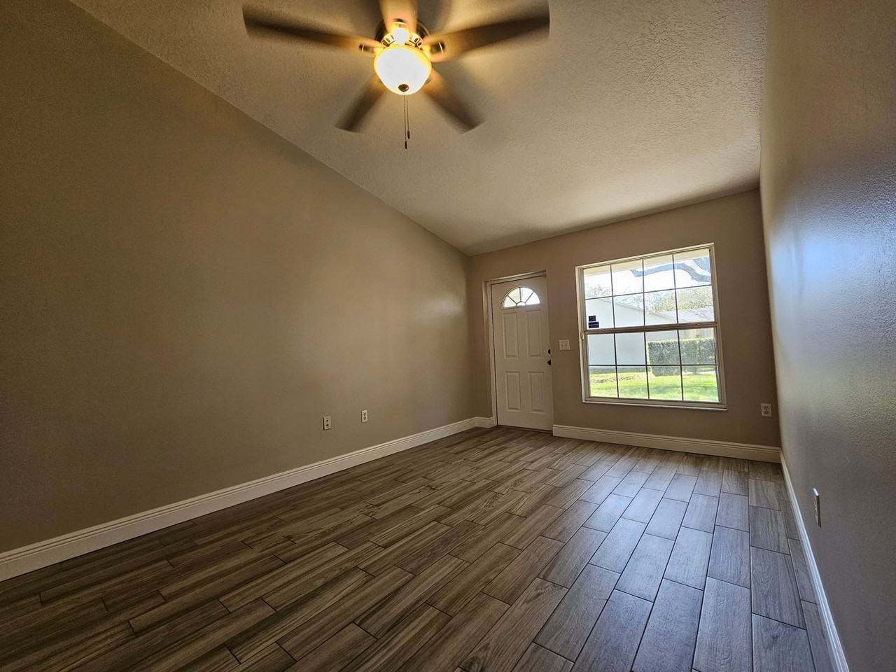 602 S Grand Hwy - Photo 2 of 31