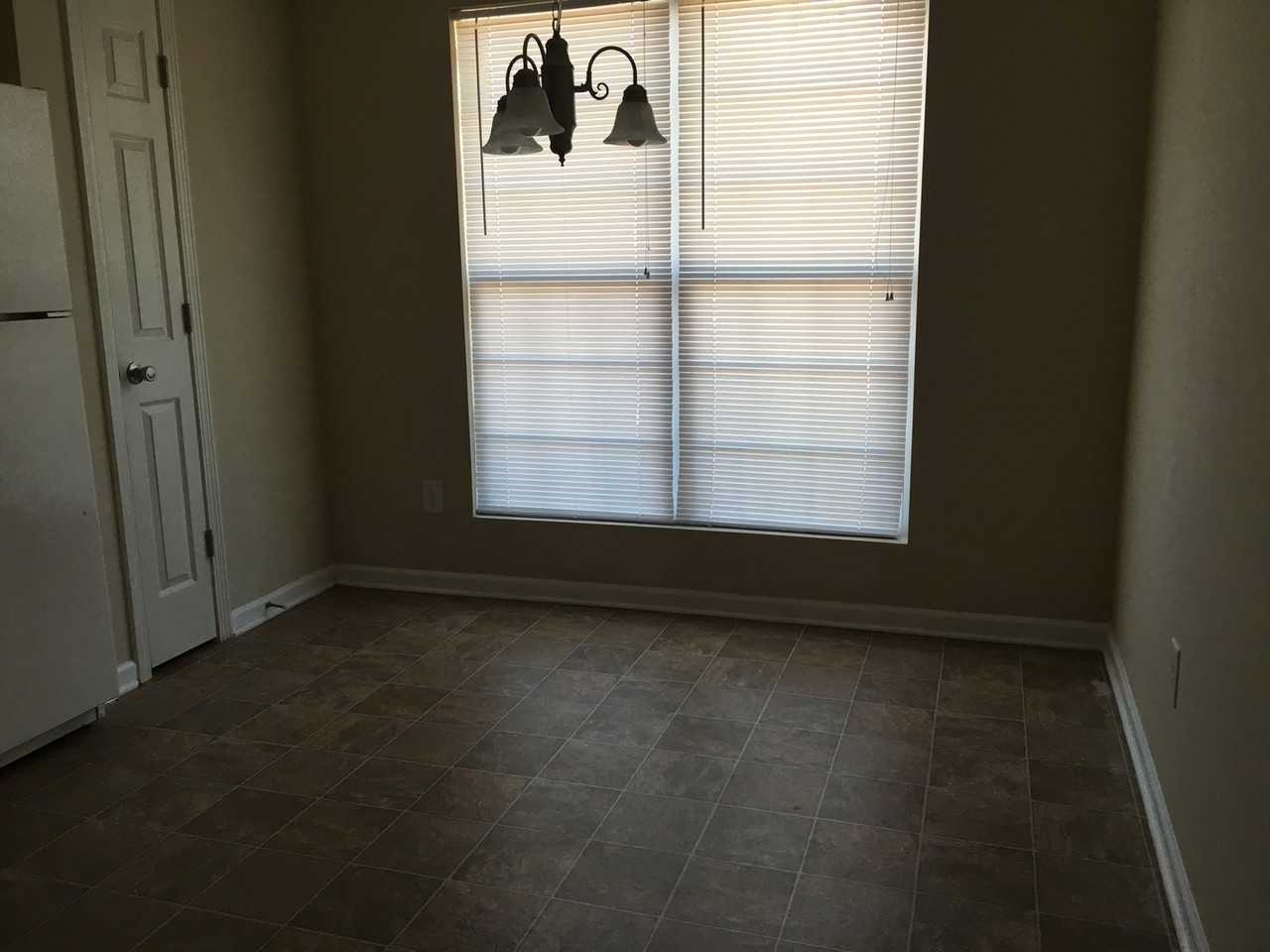11404 S Grove Dr - Photo 3 of 5