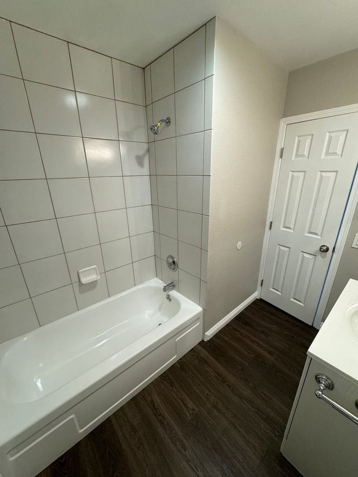 Evart Apartments - Photo 7 of 25