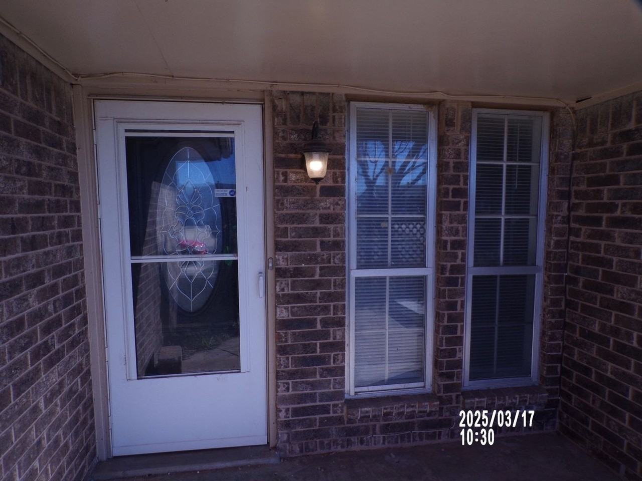 2606 Ne Lake Ave - Photo 2 of 31