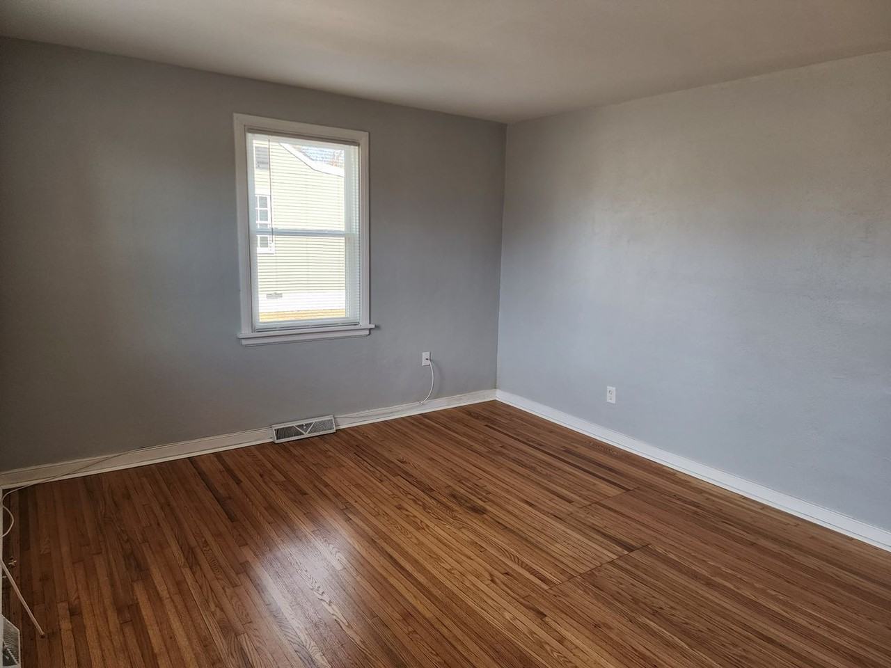 1709 Hopkins Rd - Photo 2 of 13