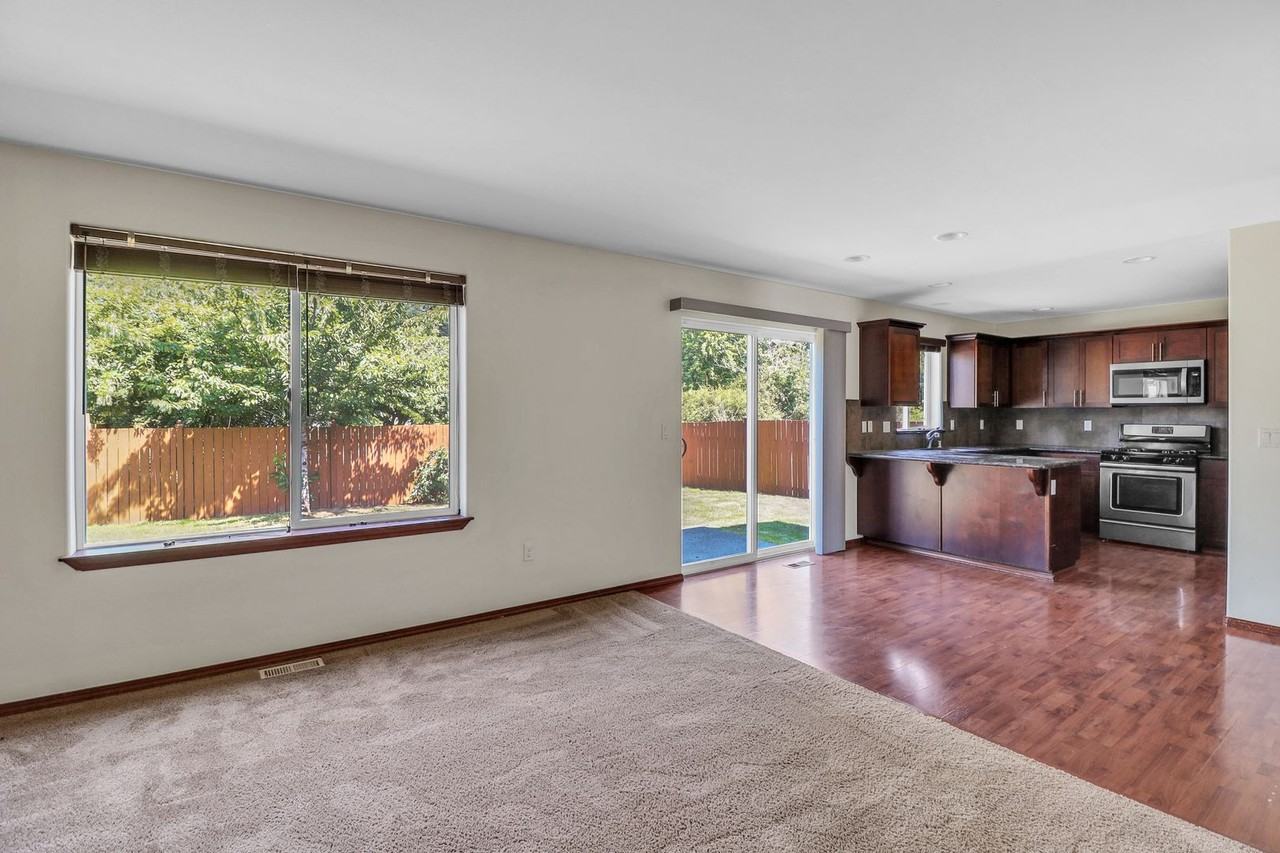 2490 Sw Navigator Loop - Photo 3 of 16