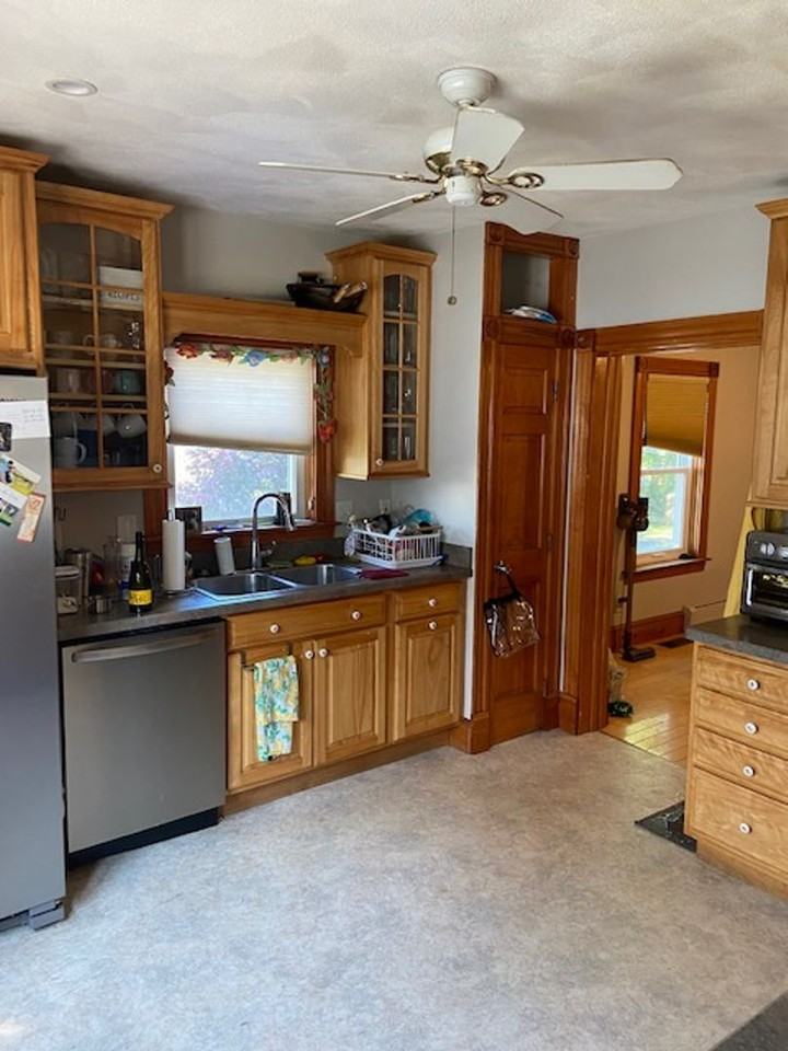 184 Fruit Hill Ave - Photo 4 of 18
