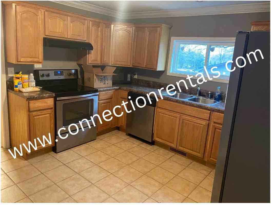 138 Maresca Dr Ne - Photo 3 of 10