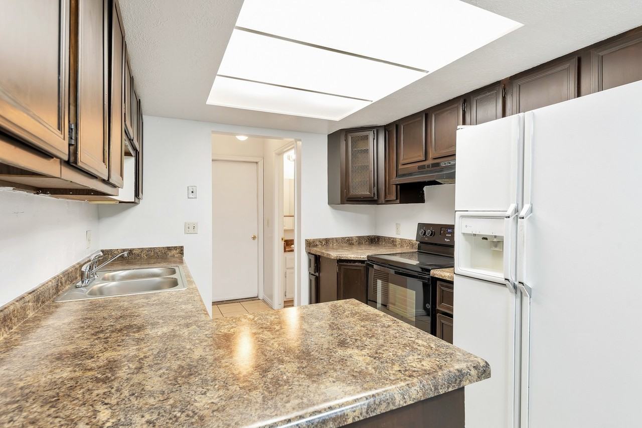 2792 W 5350 S - Photo 3 of 15