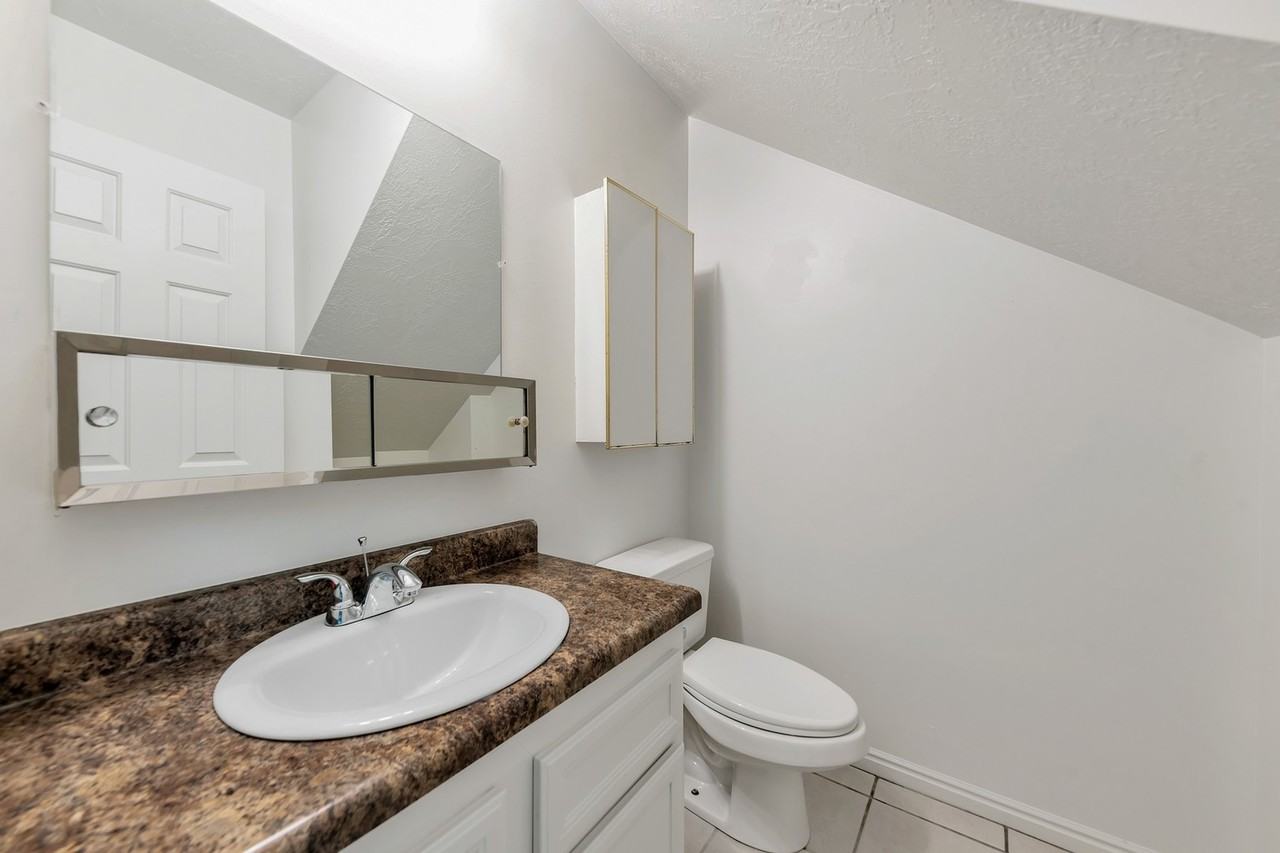 2792 W 5350 S - Photo 4 of 15