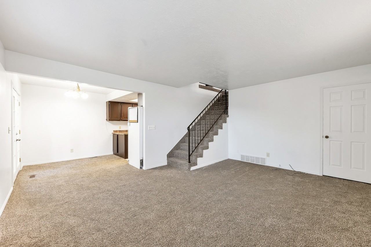 2792 W 5350 S - Photo 5 of 15