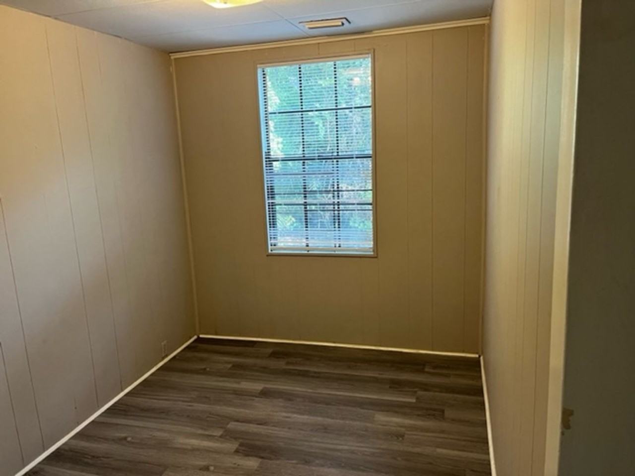 1005 N Oak St Apt B - Photo 3 of 9