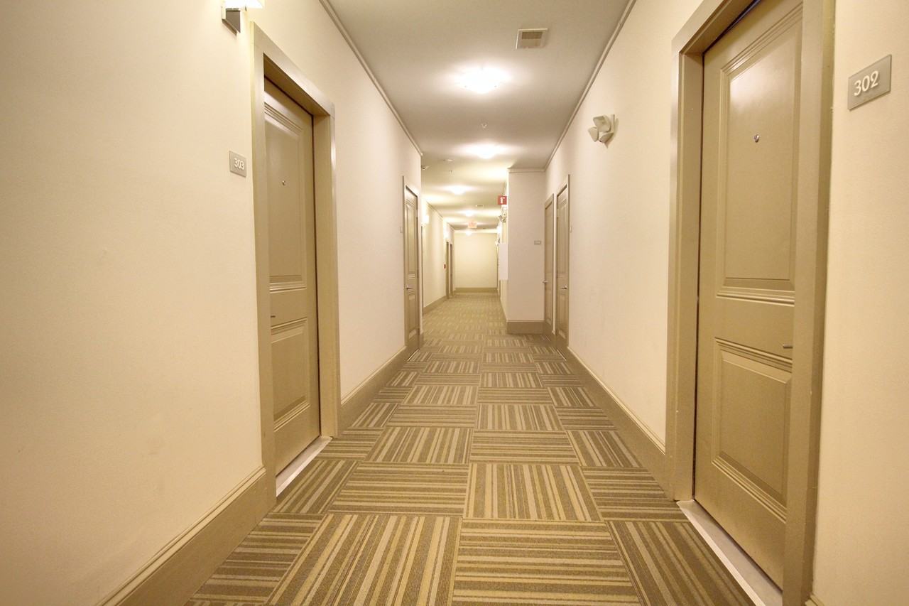 700 Finsbury St - Photo 3 of 14