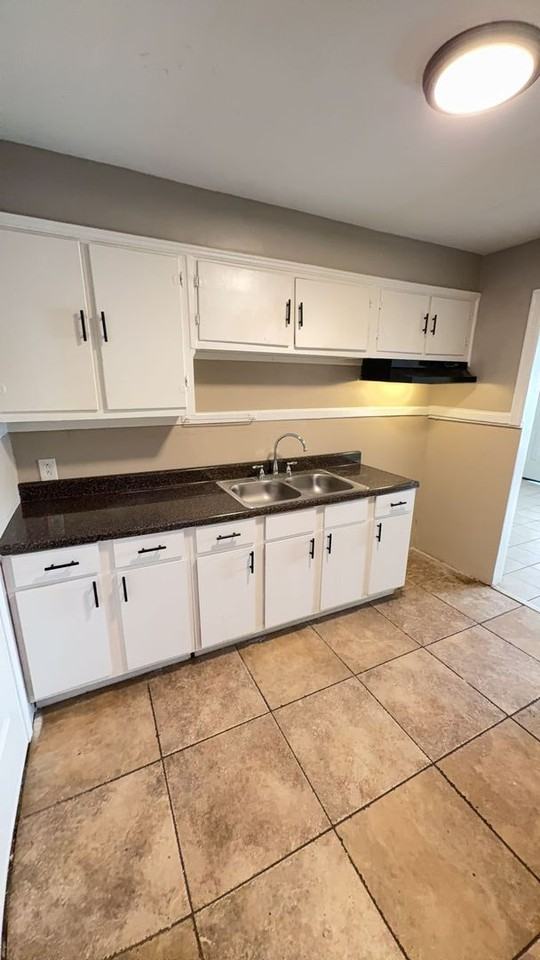 820 Keel Ave - Photo 2 of 10