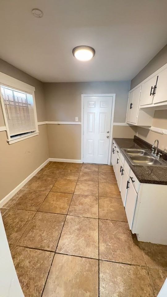 820 Keel Ave - Photo 3 of 10
