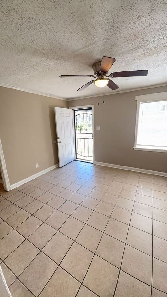 820 Keel Ave - Photo 4 of 10