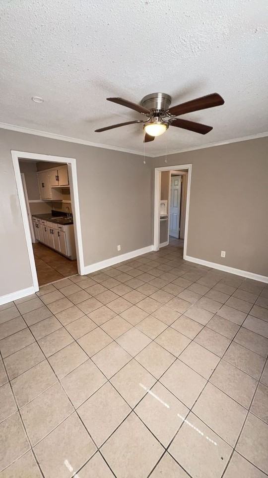 820 Keel Ave - Photo 5 of 10