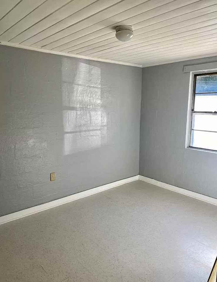 1210 Gillespie Avenue - Photo 3 of 5